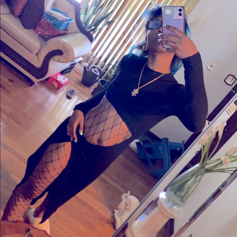 Size 2 black dress.
